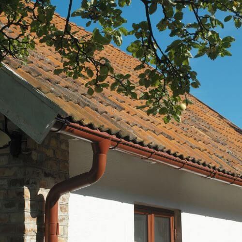 Lindab Steel One-Piece 50mm Downpipe Offset - 100mm Tile Red